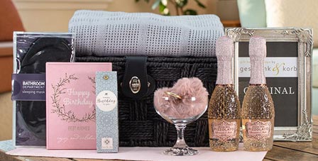 Exklusive Geburtstagsgeschenkkörbe und Geschenkboxen online bestellen bei Geschenk & Korb.