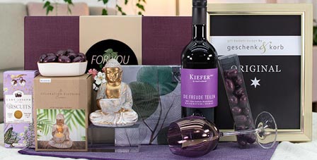 Elegante Geschenkkörbe für Frauen mit feinen Schokoladen, Wellness-Präsenten und Champagner.