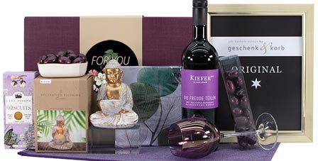 Besondere Geschenke für Frauen, entdecken Sie feminine Überraschungen für jede Gelegenheit. Elegante Geschenke für Frauen, die Herzen höherschlagen lassen. Direkt verschicken lassen.